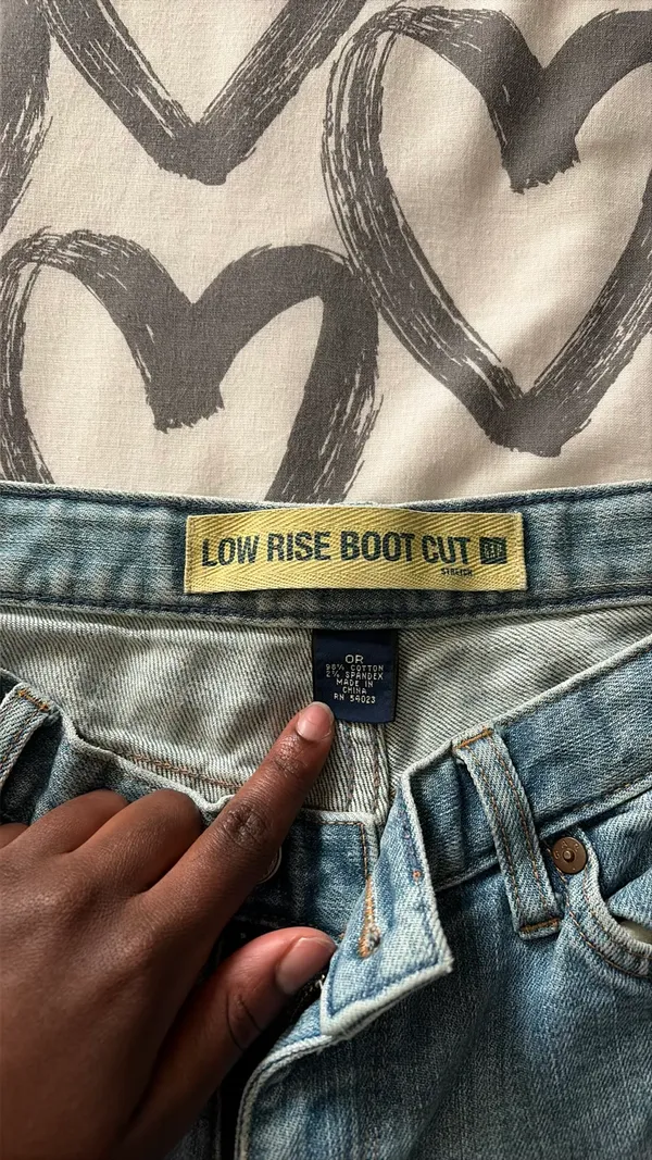 Old Navy Low-Rise Bootcut Jeans Vintage - Image 2