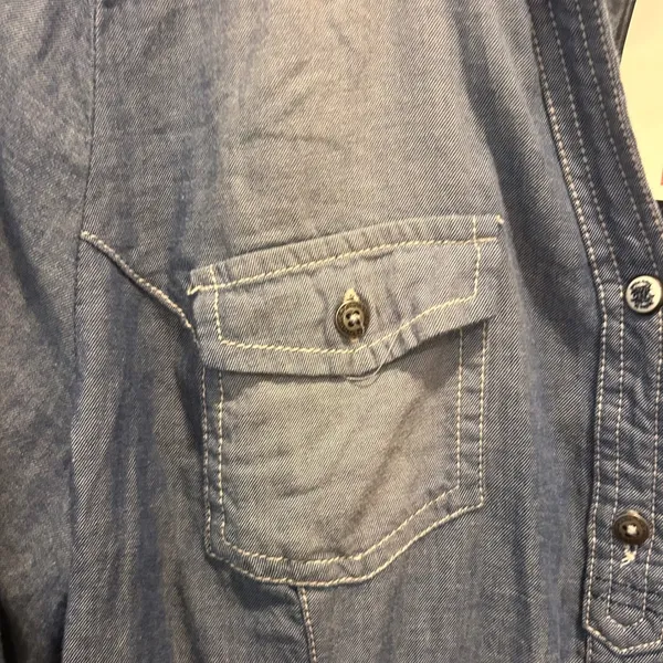 NWT Prototype Authentic Women's Denim Shirt L‎ Long Sleeve Button Down Roll Tab Blue Size L - Image 4