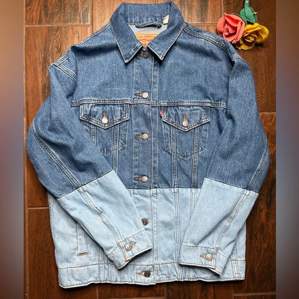 Levi’s Baggy Trucker Two-Tone Denim Jacket - Image 3