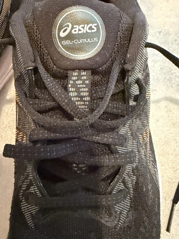 Oasis Women's Black Athletic Sneakers with Gold Accents - Image 5