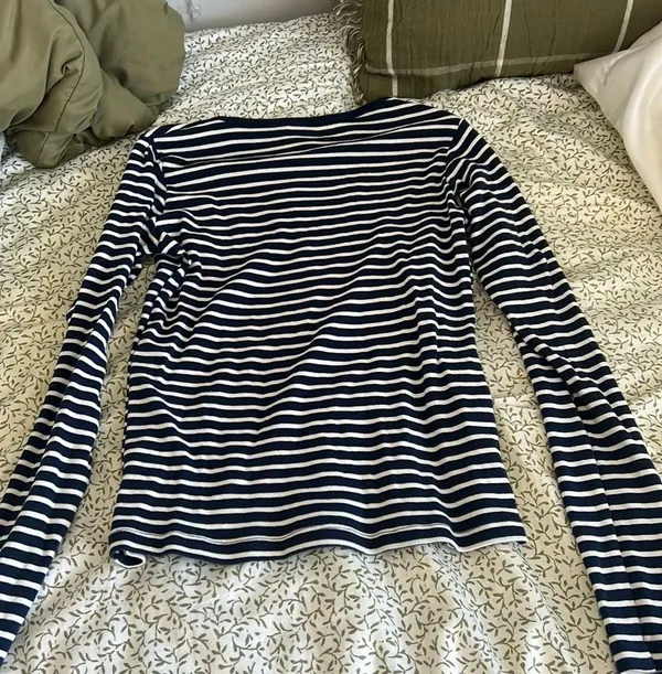 Brandy Melville Navy Blue and White Striped Longsleeve Shirt - Image 2