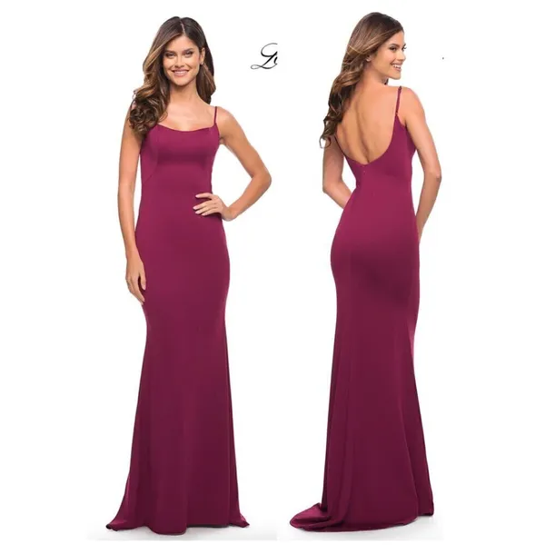 LA FEMME Simple Elegant Long Jersey Dress with Scoop Neck in Burgundy - Image 2