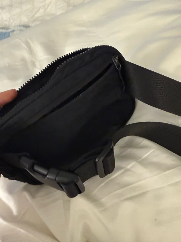 Black lululemon belt bag - Image 3