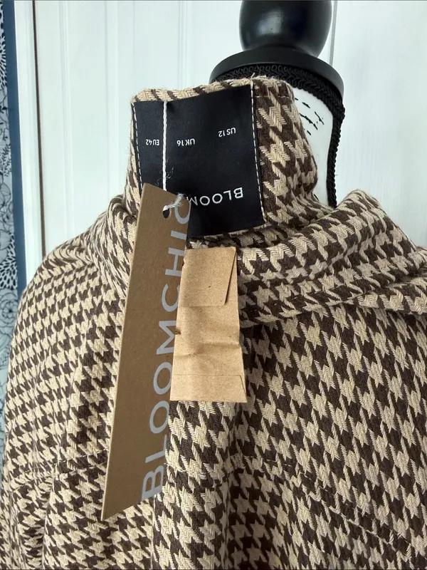 BloomChic Brown & Cream Houndstooth Button - Image 2