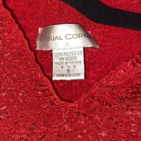 Casual Corner Stretch to fit Vintage V neck Red‎ Top Size : Small - Image 5
