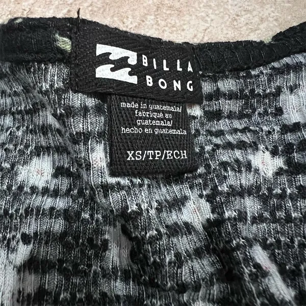 NWT Billabong Women's XS Floral V-Neck Short Sleeve Waffle Knit Top Multicolor - Image 10