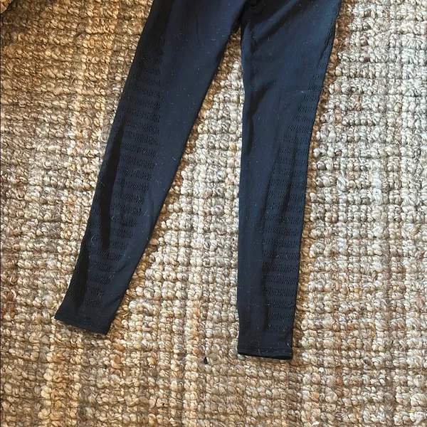 Lululemon Black Mesh Cut Out Full Length Leggings Size 2 - Image 7