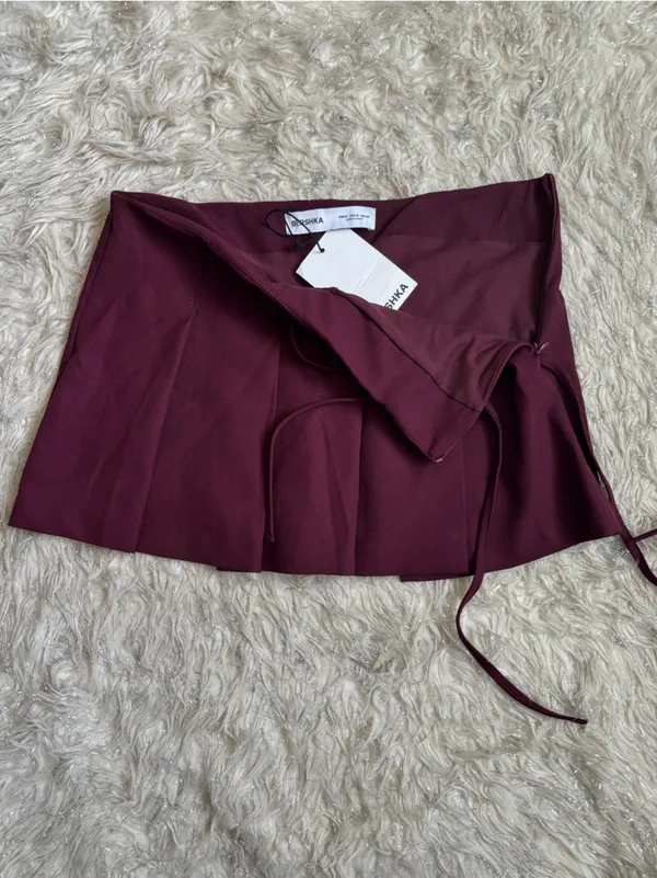 Bershka Burgundy Women’s Pleated Mini Skirt/Short with Side Bow Detail‎ Size M - Image 11