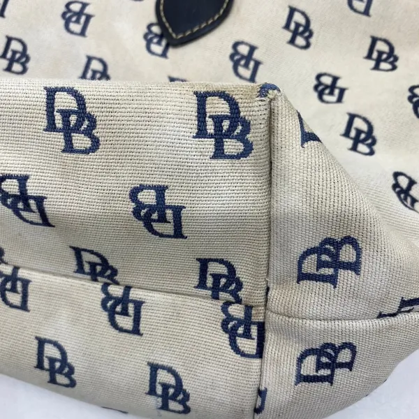 DOONEY & BOURKE White Medium Shoulder Bag - Image 9