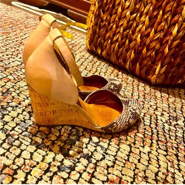 Clarks Artisan snake skin heels. - Image 3