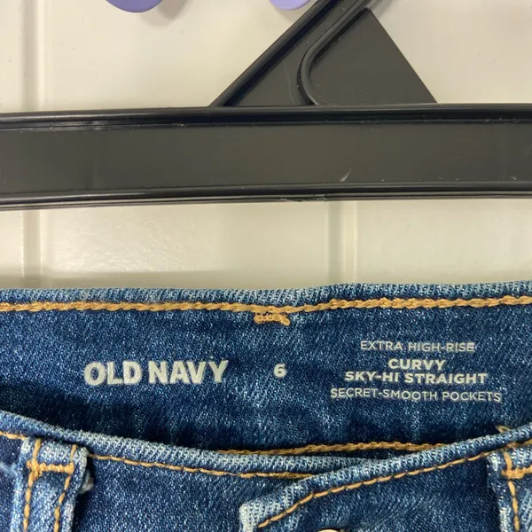 NEW Old Navy women’s extra high-rise curvy sky-hi‎ straight medium wash jeans 6 - Image 4
