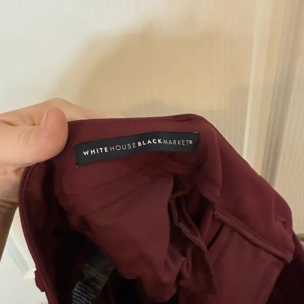 White House | Black Market Elegant Burgundy Women's Capris - Image 7