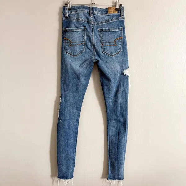 American Eagle Medium Wash Super High Rise Distressed Jegging Size 2 - Image 4