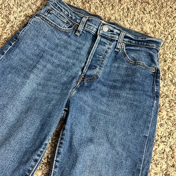 Levi’s Wedgie Straight High Rise Distressed Jeans Sz 28 - Image 3
