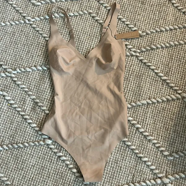 SKIMS Body (B23) XL Plunge Thong Bodysuit NWT SAND - Image 3