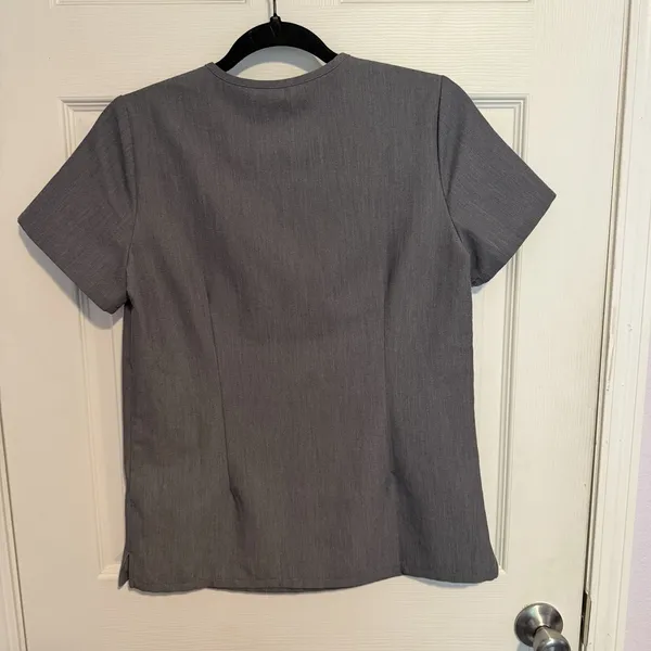 Figs The Technical Collection Catarina One Pocket Gray Scrub Top XS Medical Surg - Image 4