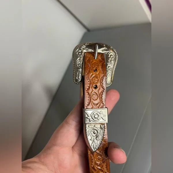 Vintage early 1990s Western Tooled Leather Belt Silver Buckle ClassicBohoCowboy - Image 9
