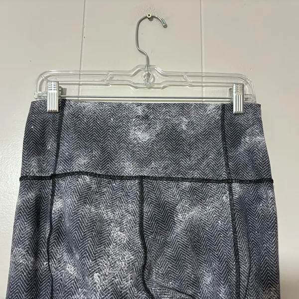 Lululemon Essential Rhythm Crop Leggings Size 10 Black Gray Mesh Luxtreme - Image 5