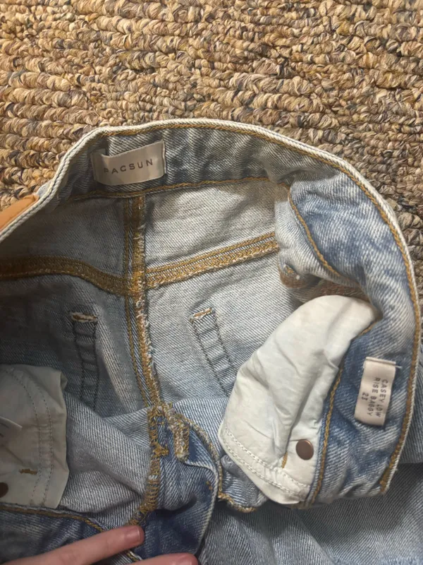 pacsun casey low rise jeans small rip size 23 - Image 9