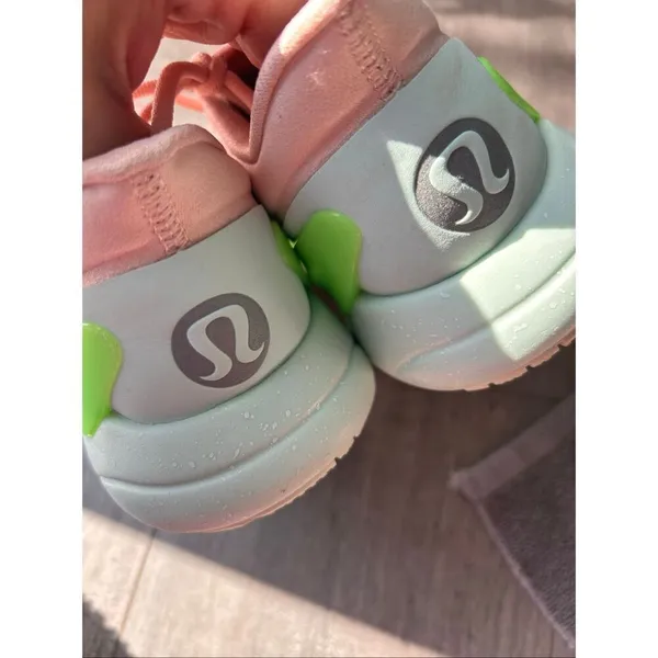 Lululemon women’s running sneakers Blissfeel Run size 7.5 rare - Image 4