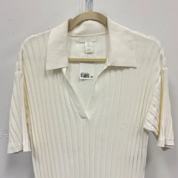NWY H&M Women's‎ Cream Ribbed Knit Polo Shirt Short Sleeve V-Neck Top Size Small - Image 4