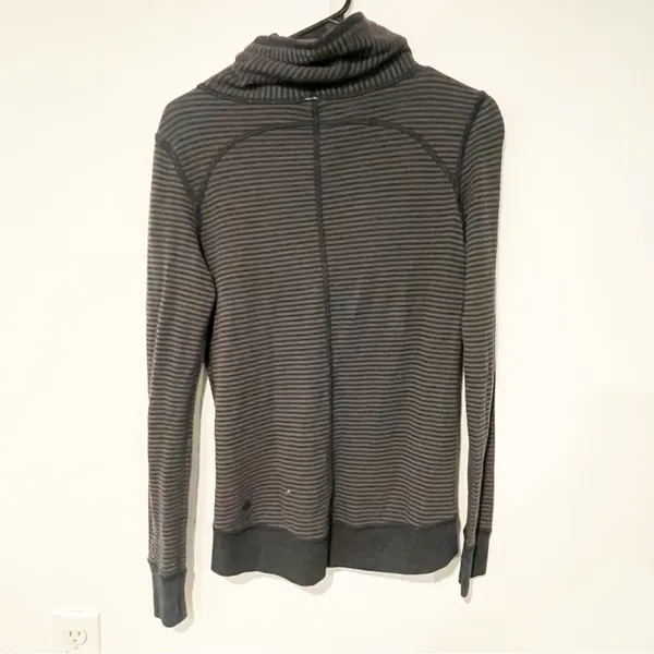 LULULEMON Gray Striped Reversible Funnel‎ Neck IN A CINCH Sweatshirt - Image 4