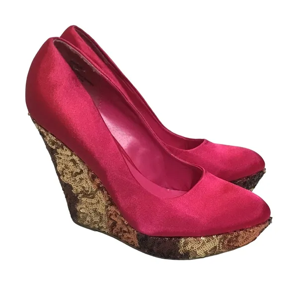Privileged Women's Bourbon Sequin Wedge Pump Color Fuchsia - Image 6