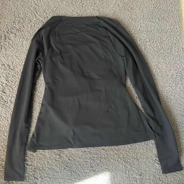Girlfriend Collective high-low black long sleeve top size small - Image 5