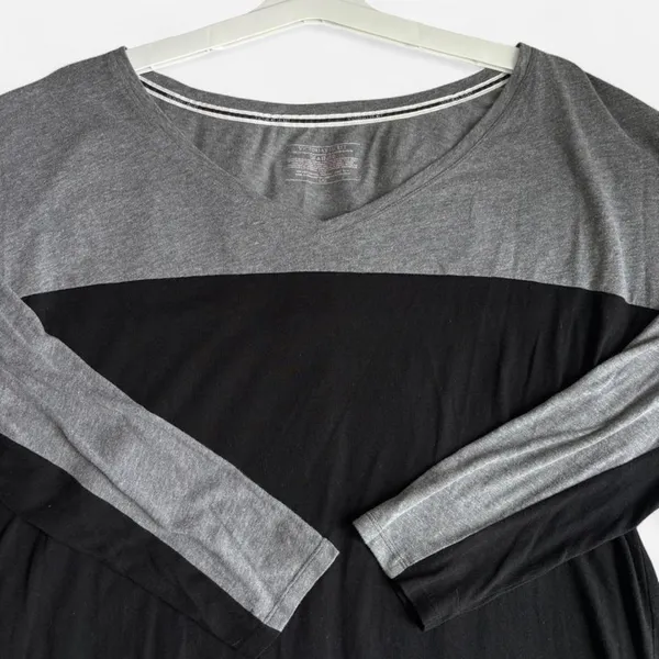 Victoria's Secret Women Long Sleeve T-Shirt Size L Colorblock Black Gray - Image 3