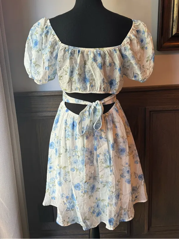 Blu Pepper Blue Floral Puff Sleeve Mini Dress large - Image 4
