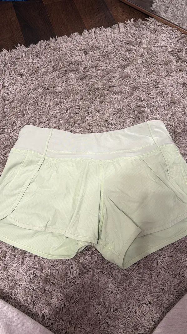 Lululemon Speed Up Shorts 4" - Image 4