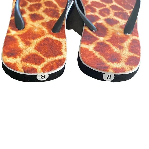 Women’s Giraffe Design Flip Flops Size 8 - Image 4