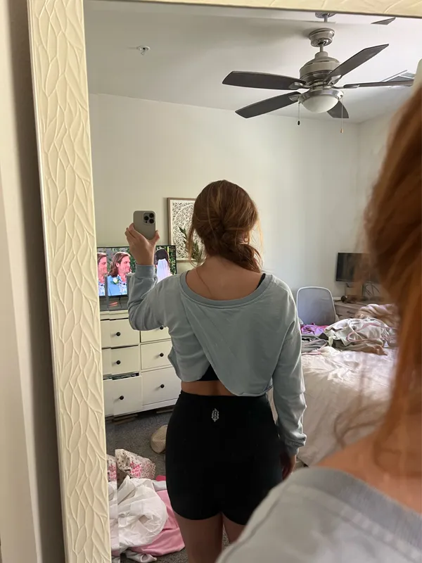 light blue crop top - Image 4