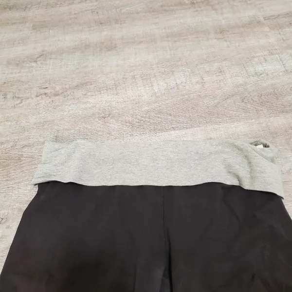 FLAWED Victoria's Secret PINK Black Foldover Capri Leggings Size Large - Image 8