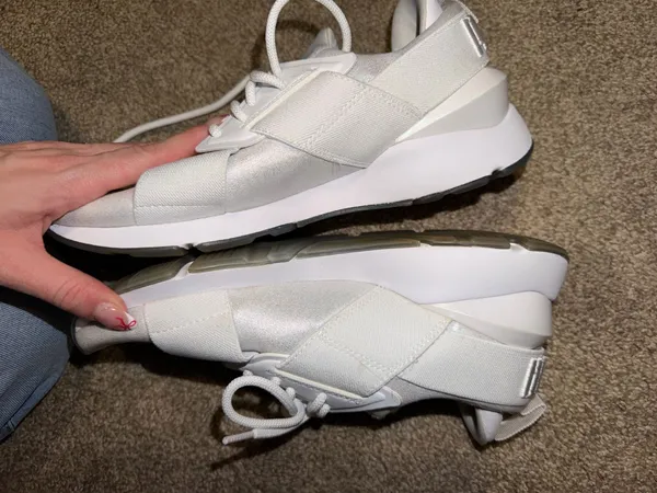 White Puma Sneakers Women’s 8 - Image 3