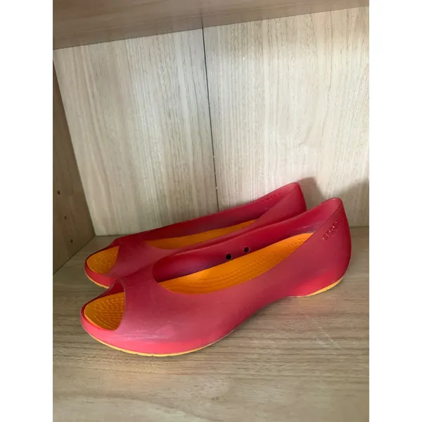 Crocs sz 6 Carlie Jelly Red Peep Toe Textured Translucent Slip On Flats Casual - Image 2