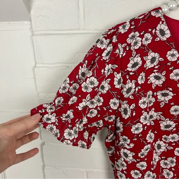 Sadie & Sage Red White Floral Pattern Wrap Style Dress Size S - Image 11
