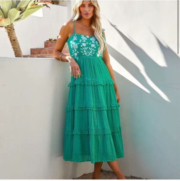 Vici NEW -PARISA EMBROIDERED TIERED MIDI DRESS - GRE - Image 7