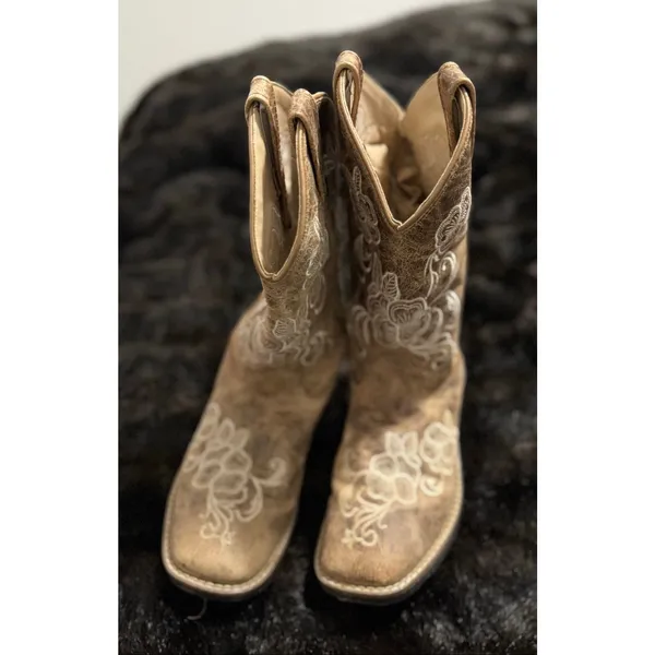 Shyanne Women's Lasy Floral Embroidered Western Boots -Broad Square Toe 5 D - Image 3