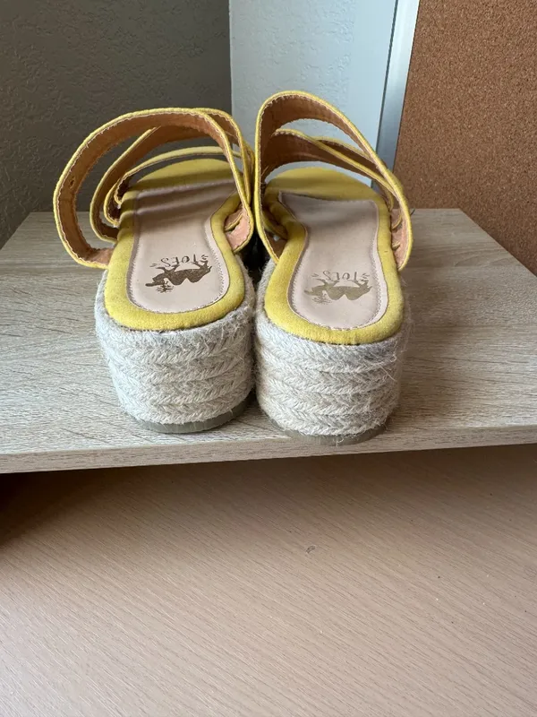 Toes Yellow Espadrille Platform Sandals - Size 10 - Image 4
