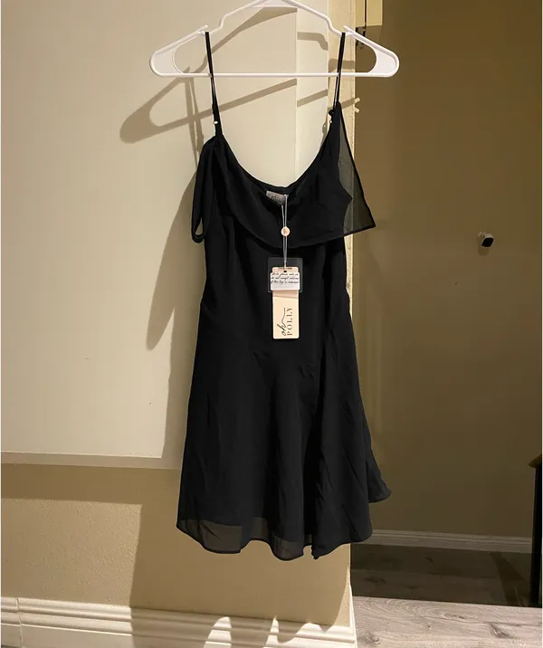 NWT oh Polly black mini dress with off shoulder design, size 6 - Image 3