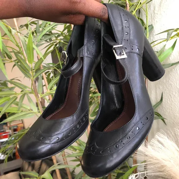 Black Leather Mary Jane classic academia preppy schoolgirl oxfords chunky platform round toe buckles Mary Jane 3” ballet flats heels pumps - 2000s Y2K Size 8M, excellent condition #goth #whimsygoth #grunge #preppy - Image 3