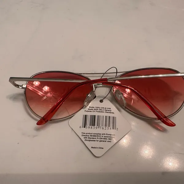 Sleek Pink Aviator Sunglasses - Image 2