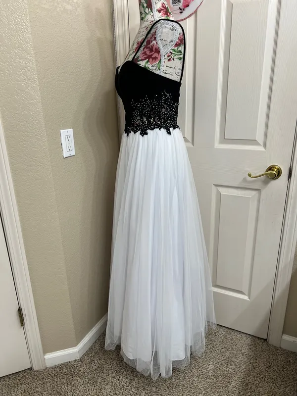 Blondie Nites Black and White Spaghetti Strap Prom Gown size 7 Junior - Image 5