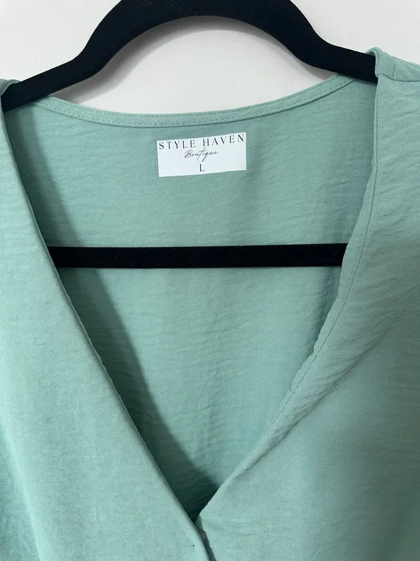 Style Haven Boutique Green Textured V-Neck Short Sleeve Romper with Pockets Size - Image 2