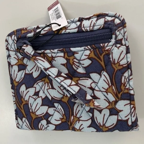 Vera Bradley Blue White‎ Pawpaw Flower Quilted Small Wallet Travel Case NWT - Image 4