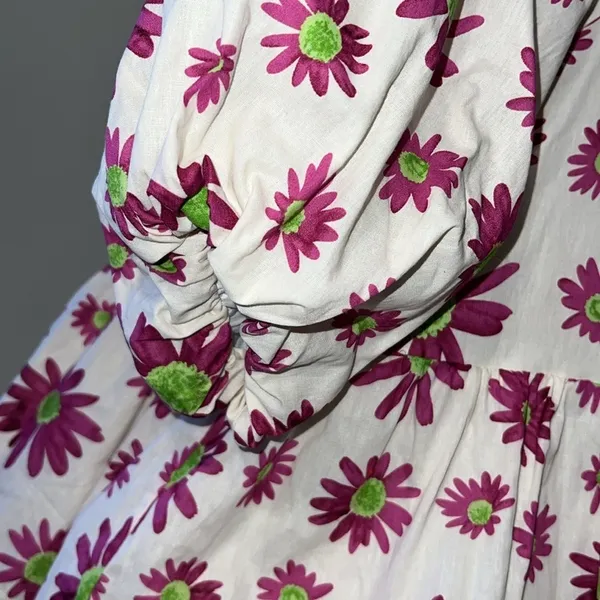 &MERCI medium ivory Hey Girl Flower Bubble Sleeve Top In White purple flowers - Image 4