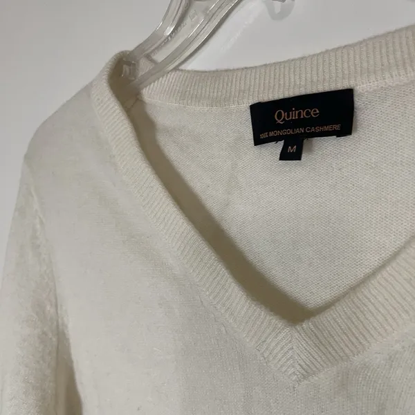 QUINCE. mongolian cashmere vneck knit ivory cream sweater medium - Image 2