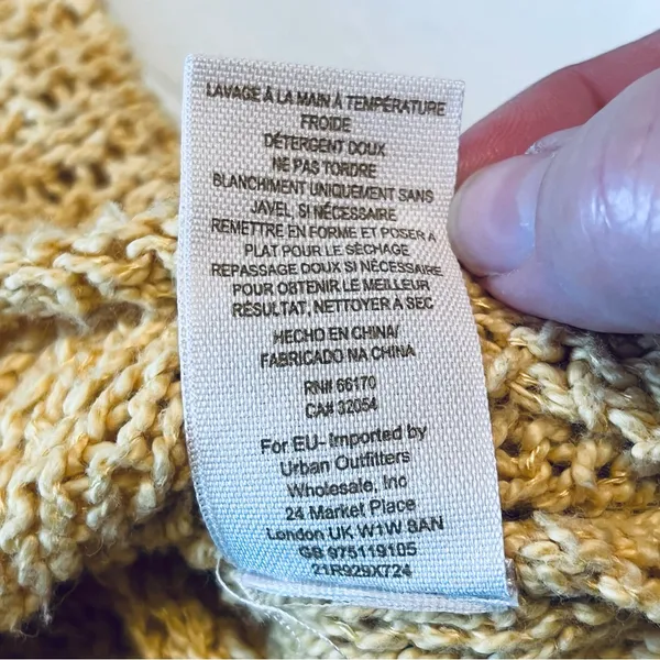 Free‎ People Womens Size XS Yellow Oversized Knit Sweater V-neck Boho *FLAWED* - Image 4