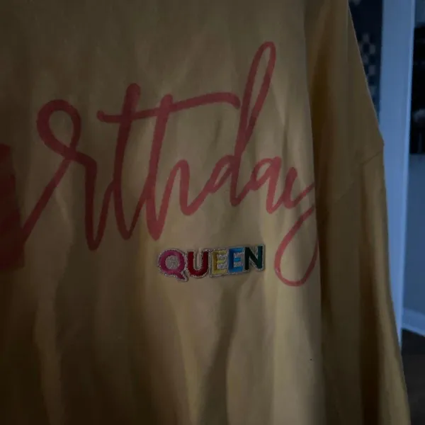 Judith March‎ birthday queen sweatshirt size XL - Image 4